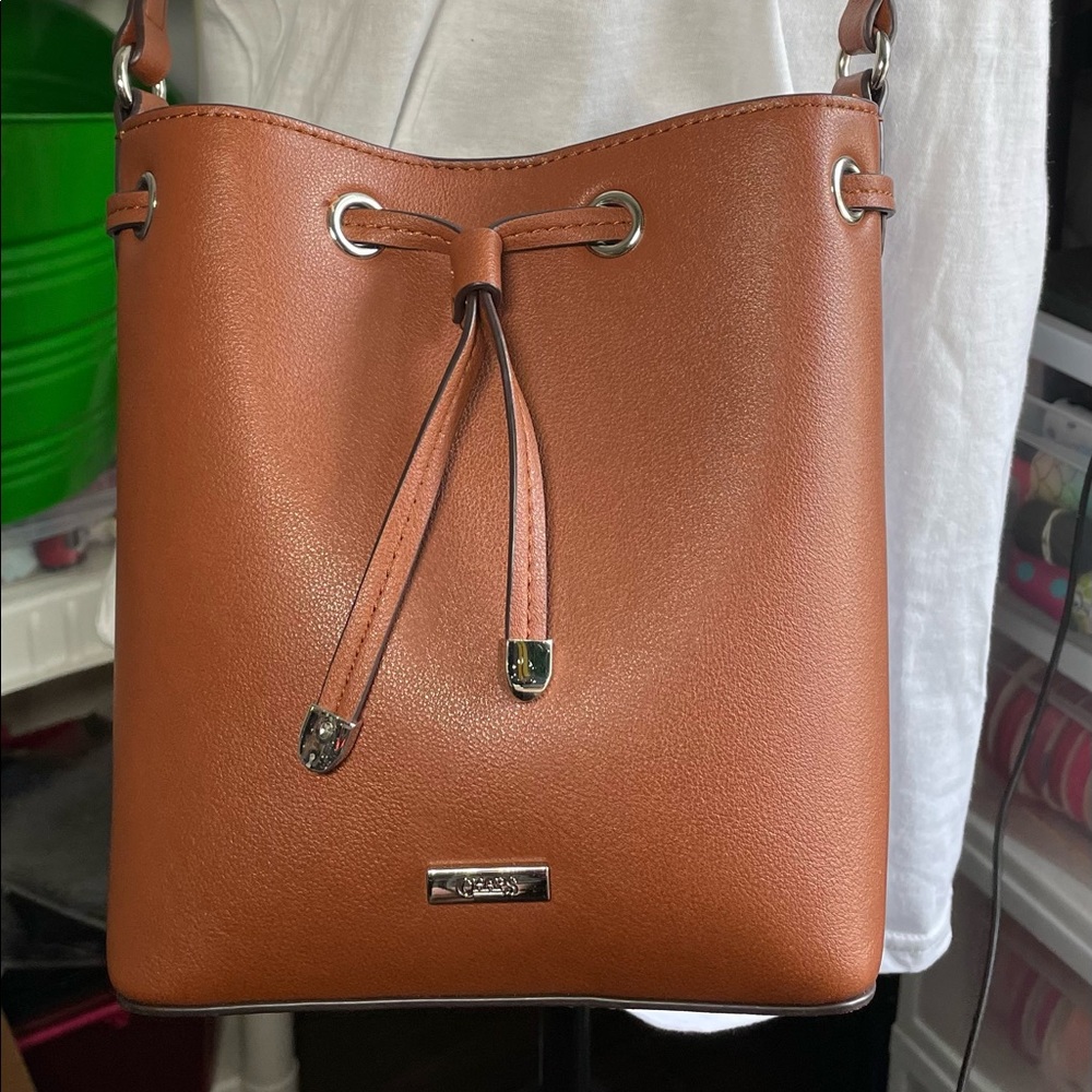 Chaps crossbody bucket bag